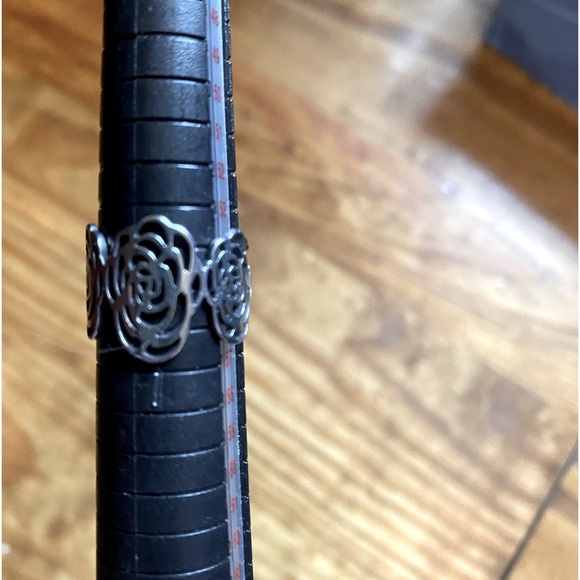 Open Cut Scroll Ring - Picture 2 of 4